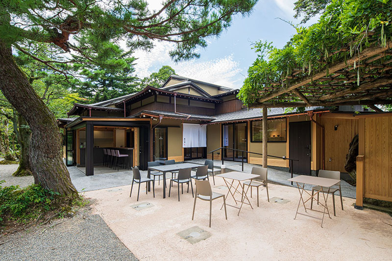 外観（カフェ側）