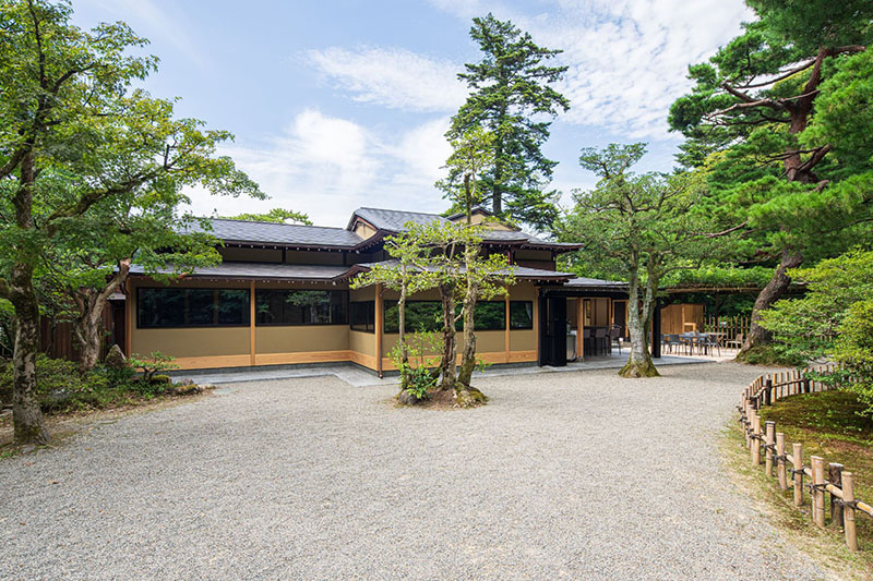 外観（噴水側）