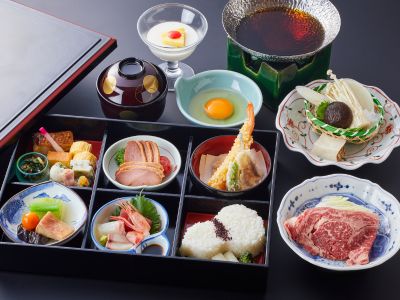 松花堂会席と和牛すき焼鍋プラン（おとな1人前・イメージ）