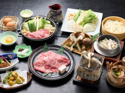 近江牛と松茸の会席[おとな1人前(松茸と野菜は2人前)・イメージ] ※炭火コンロとすき焼き鍋は調理イメージです。