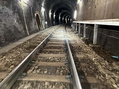 嵯峨野トロッコ「トロッコ嵐山駅」から営業線路内へ<br>トンネルアート＆鉄道土木遺産を軌道カートで約4.4km走るナイトツアー