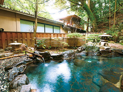 加賀の夏の風物、神秘的な笛の音と躍動感!! <br>最前列観覧席から見る「山代大田楽」2日間