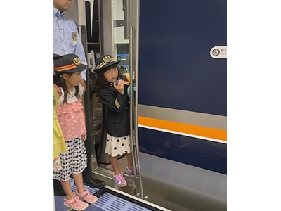 【2025年6月】＜JR西日本尼崎駅・尼崎列車区＞<br>めったに見れない、駅のバックヤードツアーもついて、ワクワクの体験！ <br>集まれ！未来の運転士・車掌！電車のお仕事まるごと体験プラン！