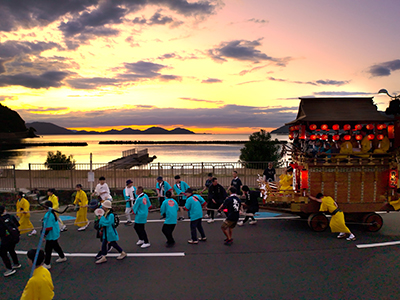 380年以上の歴史と伝統を誇る若狭地方最大の秋祭り「小浜放生祭」<br> 特別観覧体験「祭礼芸能の披露観覧プラン（お休み処付き）」と<br>「山車体験参加プラン」を人数限定でご用意！