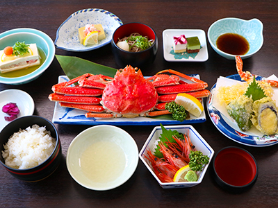 【2025年11月】若狭湾の絶景とズワイガニ1杯付御膳の昼食<br>港町「敦賀」歳末お買い物&ハズレなし抽選会 日帰り