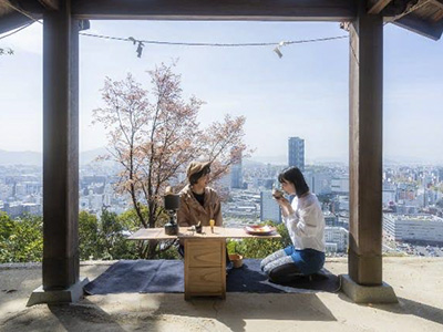 【2026年2月】＜日帰りTRIP＞広島駅から徒歩約10分で行けるパワースポット<br>「二葉山」からの景色と抹茶を楽しむAsageshikiガイドツアー