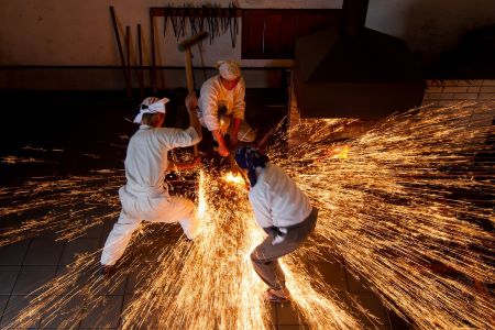 【2026年4月西の日】日本刀の聖地・長船「備前長船刀剣博物館」<br> 国宝「太刀 無銘 一文字（山鳥毛）」の閉館後貸切見学と刀匠の技「古式鍛錬」特別見学　日帰り 