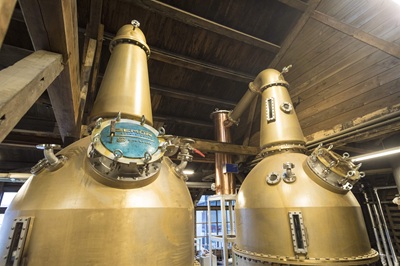 【2026年4月西の日】ご好評につき再登場！富山・ジャパニーズウイスキー三郎丸蒸留所見学ツアー＆ 竈flamme炭三郎スペシャルナイト　＜日帰り＞