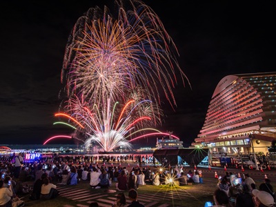 【2026年8月西の日】<14名様限定>テラスから楽しむ花火とディナーの饗宴<br>神戸港を彩る「みなとHANABI2026」日帰り