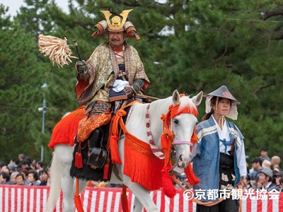 【2026年8月西の日】美しき京都の歴史絵巻「時代祭」を観覧席から鑑賞<br>「平安神宮」神職のご案内による祭具衣裳 特別見学　2日間