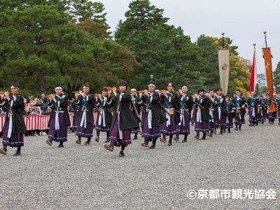【2026年8月西の日】美しき京都の歴史絵巻「時代祭」を観覧席から鑑賞<br>「平安神宮」神職のご案内による祭具衣裳 特別見学　2日間