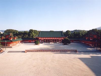 【2026年8月西の日】美しき京都の歴史絵巻「時代祭」を観覧席から鑑賞<br>「平安神宮」神職のご案内による祭具衣裳 特別見学　2日間