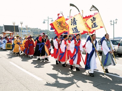 【2026年10月西の日】日本のエーゲ海といわれる美しい港町「牛窓」と岡山市唯一の有人島「犬島」で アートに触れる 日帰り