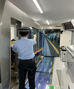 【2026年10月西の日】<JR西日本草津列車区>現役車掌がしっかりサポート!<br>本格的なシミュレータで体感する夢の車掌体験プラン! 日帰り