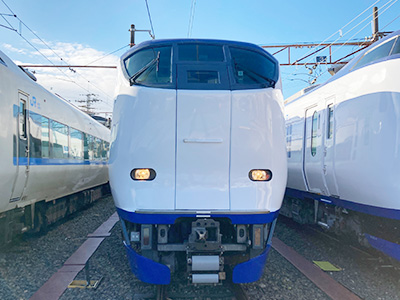 留置車両の外観撮影（281系）