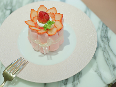 ＜ポアール＞カフェとショップを歩いて巡るスペシャル　いちごセットと焼きたてフィナンシェプレゼント