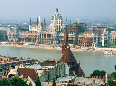 ドナウ河岸、ブダ地域地区及びアンドラーシ通りを含むブダペスト  (ハンガリー)