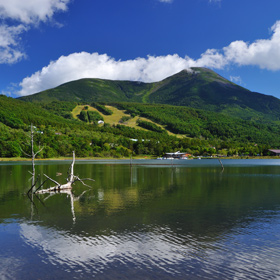 女神湖と蓼科山