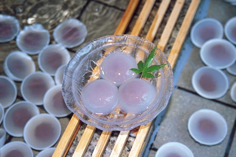 福井・小浜の夏の味覚「くずまんじゅう」