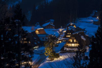 冬の夜、五箇山が煌めく合掌の灯