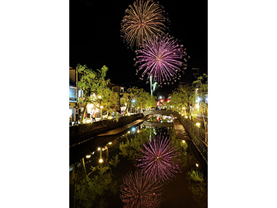 城崎温泉街にて７月末～８月中旬の平日夢花火　（7/30，31，8/3，4．6，7，17，18，20，21）