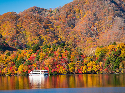 中禅寺湖の紅葉