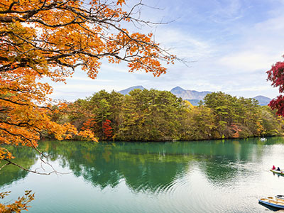 五色沼(毘沙門沼)の紅葉