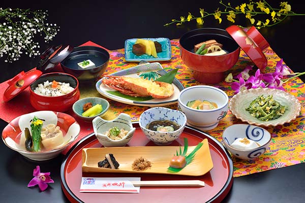 琉球料理と琉球舞踊　四つ竹　久米店