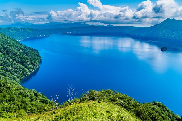 日本が世界に誇る青の絶景！1度は訪れたい北海道の湖10選 - Tripa 