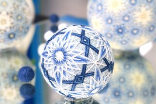 香川の伝統的工芸品「讃岐かがり手まり」！木綿の糸が織りなす幾何学模様の世界へ