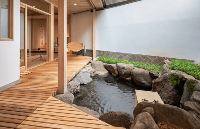 花鳥苑「桃」露天風呂