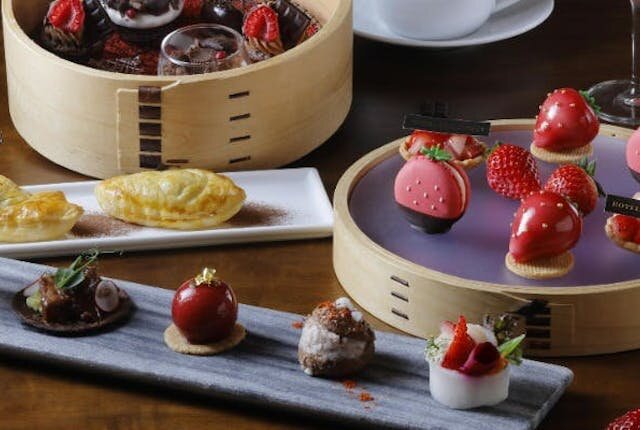 京都産苺とチョコレートのアフタヌーンティー