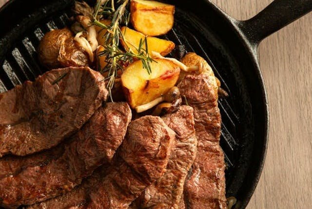 鉄板焼きビーフステーキディナービュッフェ ~昭和の香り...