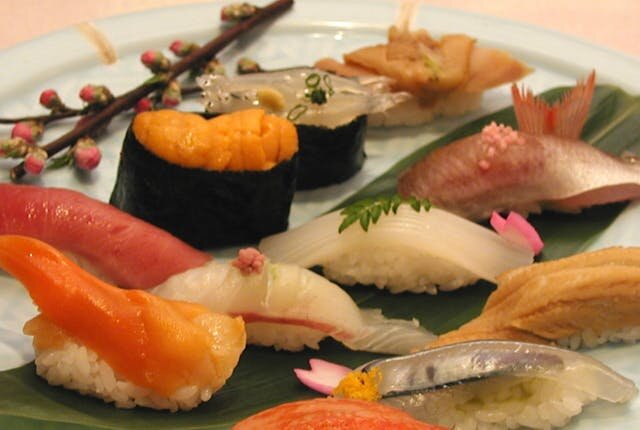 【贅沢ランチ 極上】先付2点盛り 本鮪トロ、うに、あわ...
