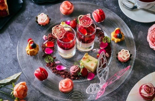 【Floating Rose Garden】蝶が舞い、...