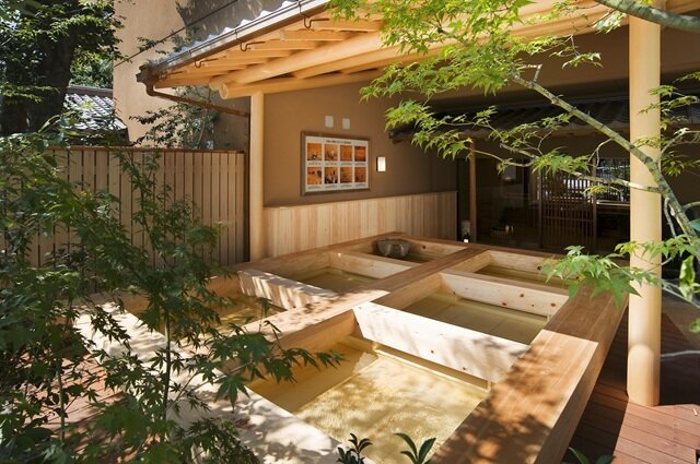 足湯 (伊予の湯桁)