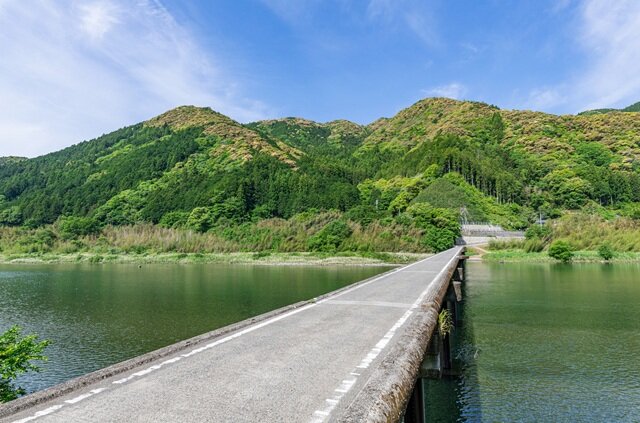 名越屋沈下橋