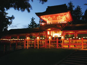 ＜おとなびメルマガ掲載コース＞京都・奈良の見どころめぐり　春日大社夜間貸切特別参拝・献灯体験と金閣寺・薬師寺　2日間