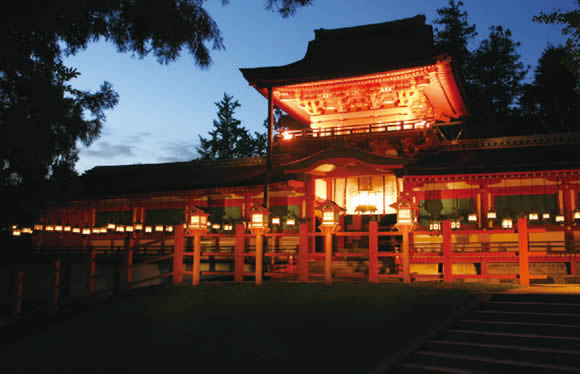 ＜おとなびメルマガ掲載コース＞京都・奈良の見どころめぐり　春日大社夜間貸切特別参拝・献灯体験と金閣寺・薬師寺　2日間