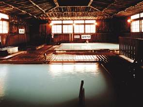 みちのくの秘湯めぐり「酸ヶ湯温泉」千人風呂と「新玉川温泉」　プチ湯治「乳頭温泉郷　妙乃湯」ゆったり雪見風呂　3日間