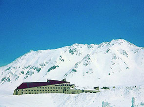 【会員限定】「ホテル立山」に泊まる絶景の「雪の大谷」ウォーク2日間