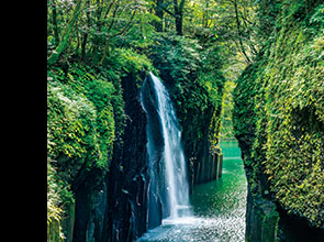 【会員限定】廃線跡を走る「あまてらす鉄道」”阿蘇中岳”火口見学と”高千穂峡”　２日間