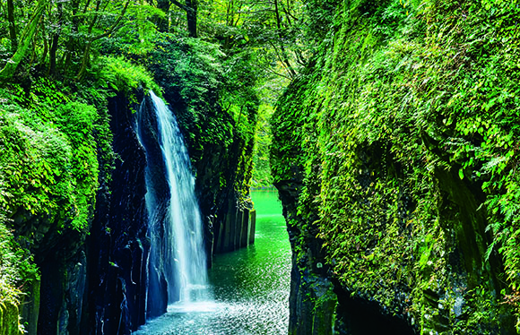 【会員限定】廃線跡を走る「あまてらす鉄道」”阿蘇中岳”火口見学と”高千穂峡”　２日間
