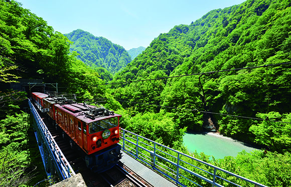 「ベル・モンターニュ・エ・メール」と「黒部峡谷トロッコ電車」　２日間