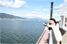 琵琶湖を眺める