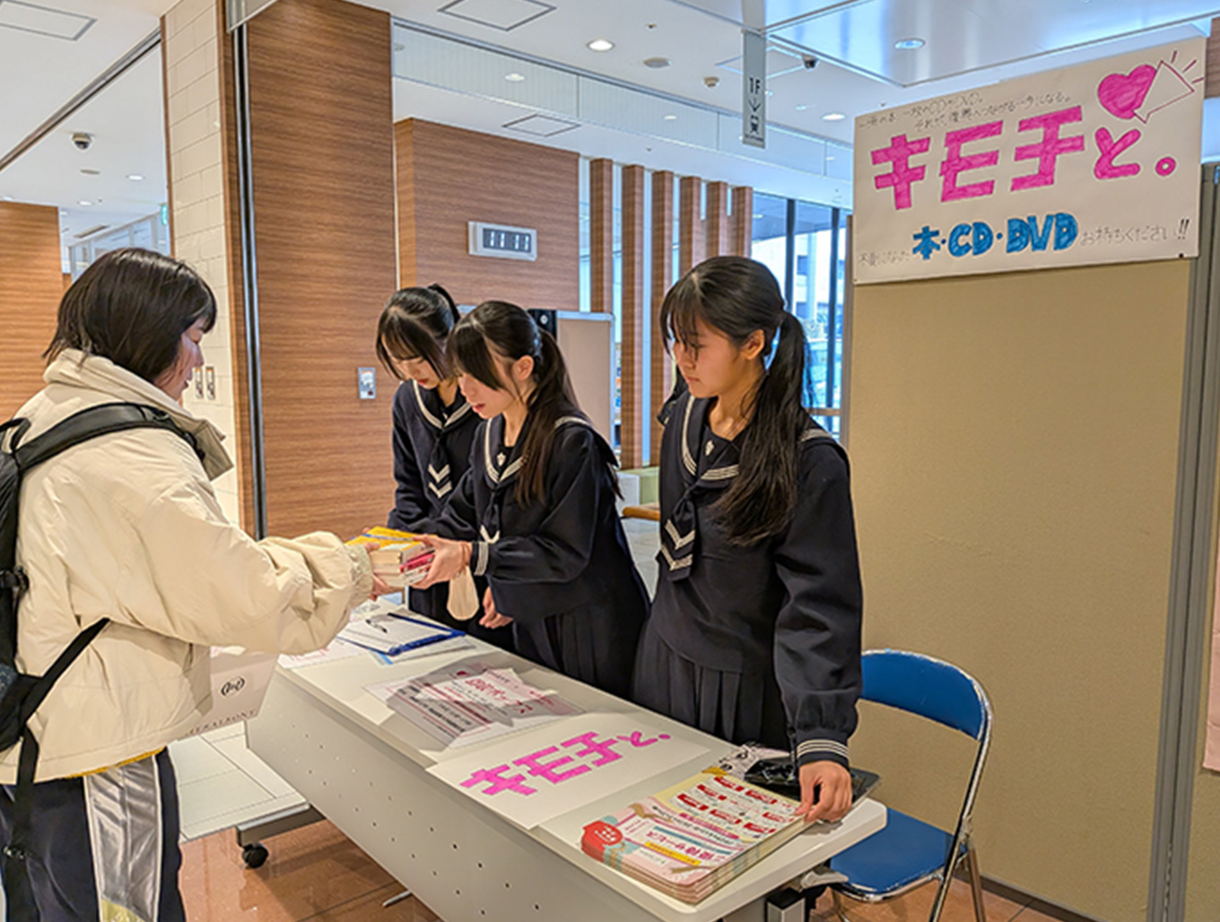 取り組む高校生たち