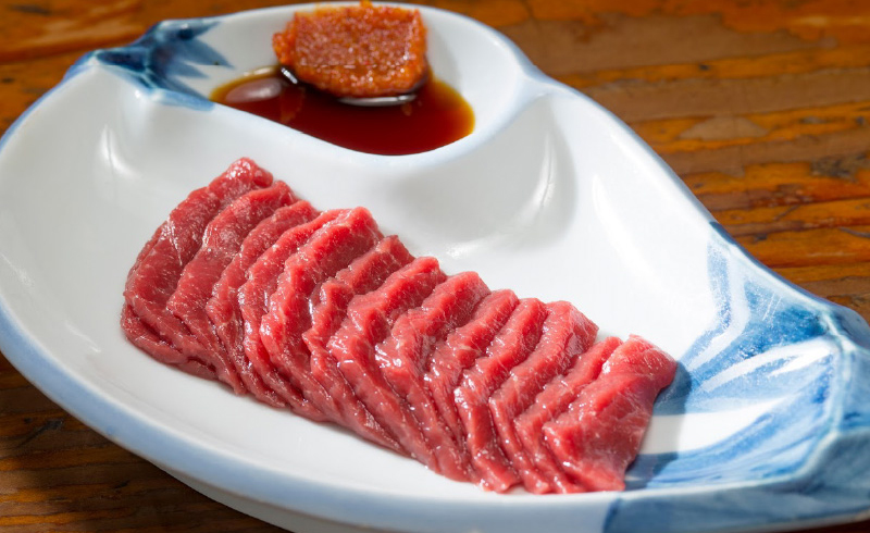 会津のグルメ 馬刺し画像